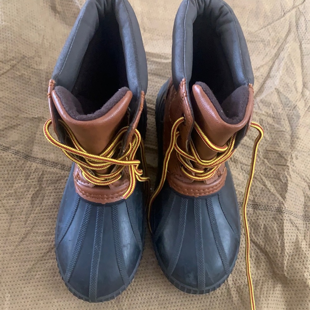 Gap boys snow boot size 12/13 used